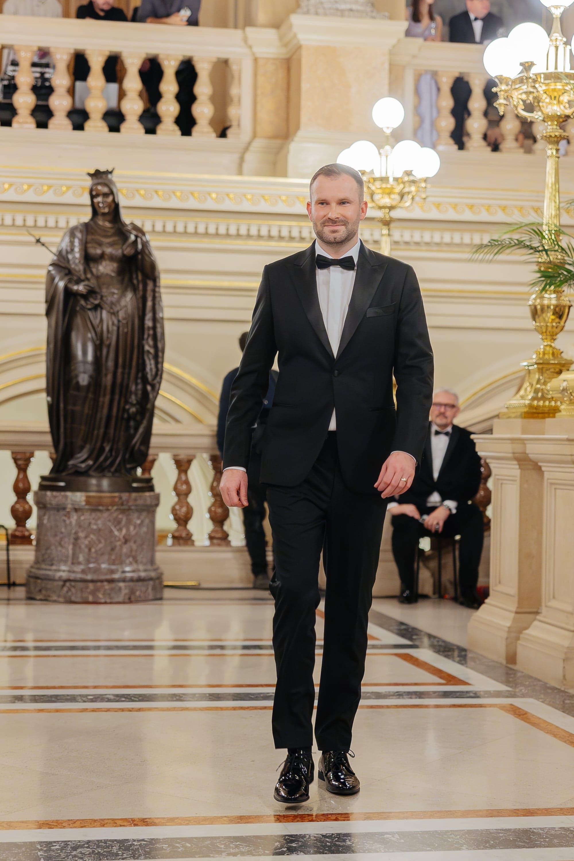 Black tie znamená černá kravata? Kompletní průvodce dress codem
