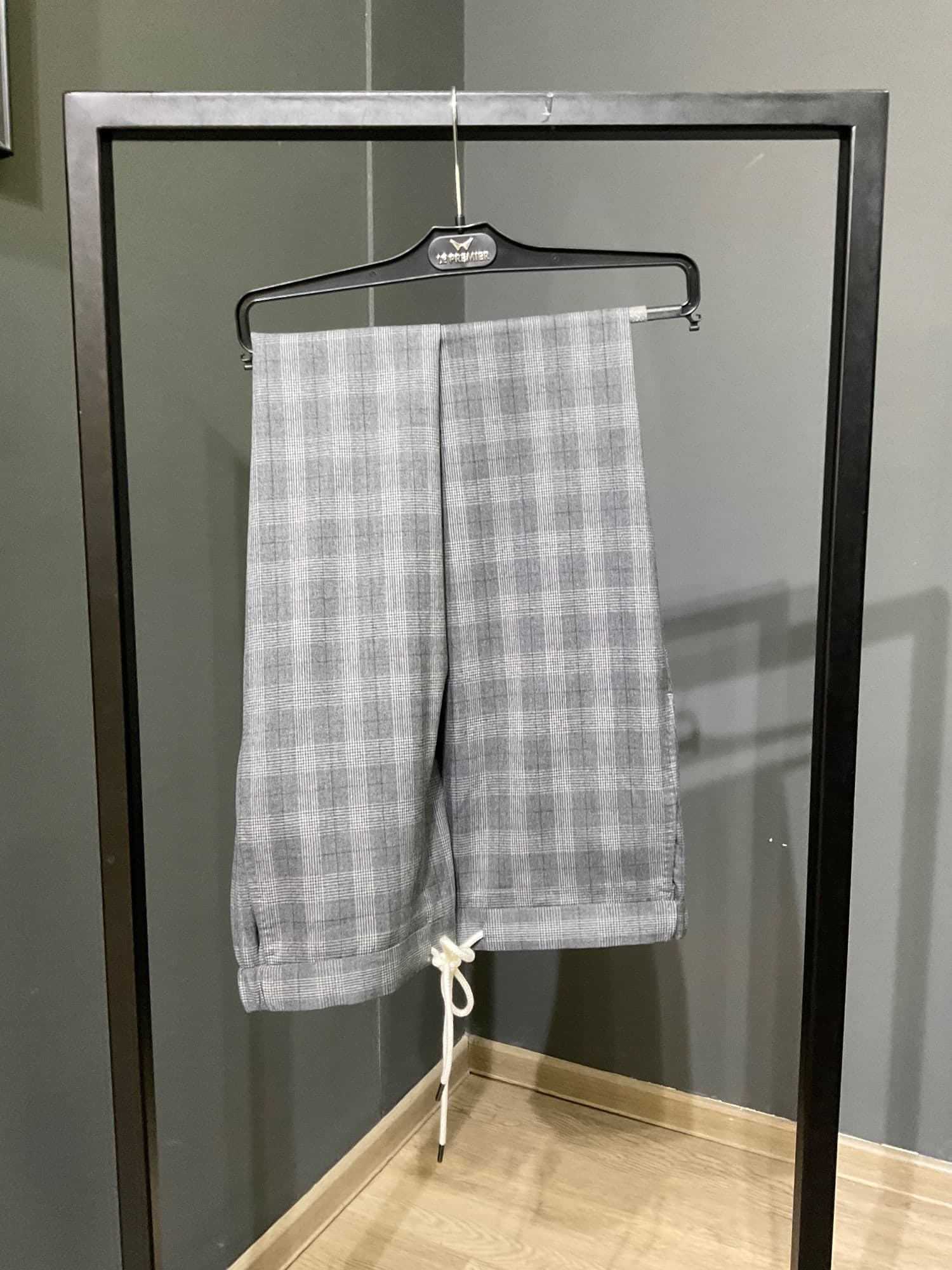 Kalhoty šedé kostkované