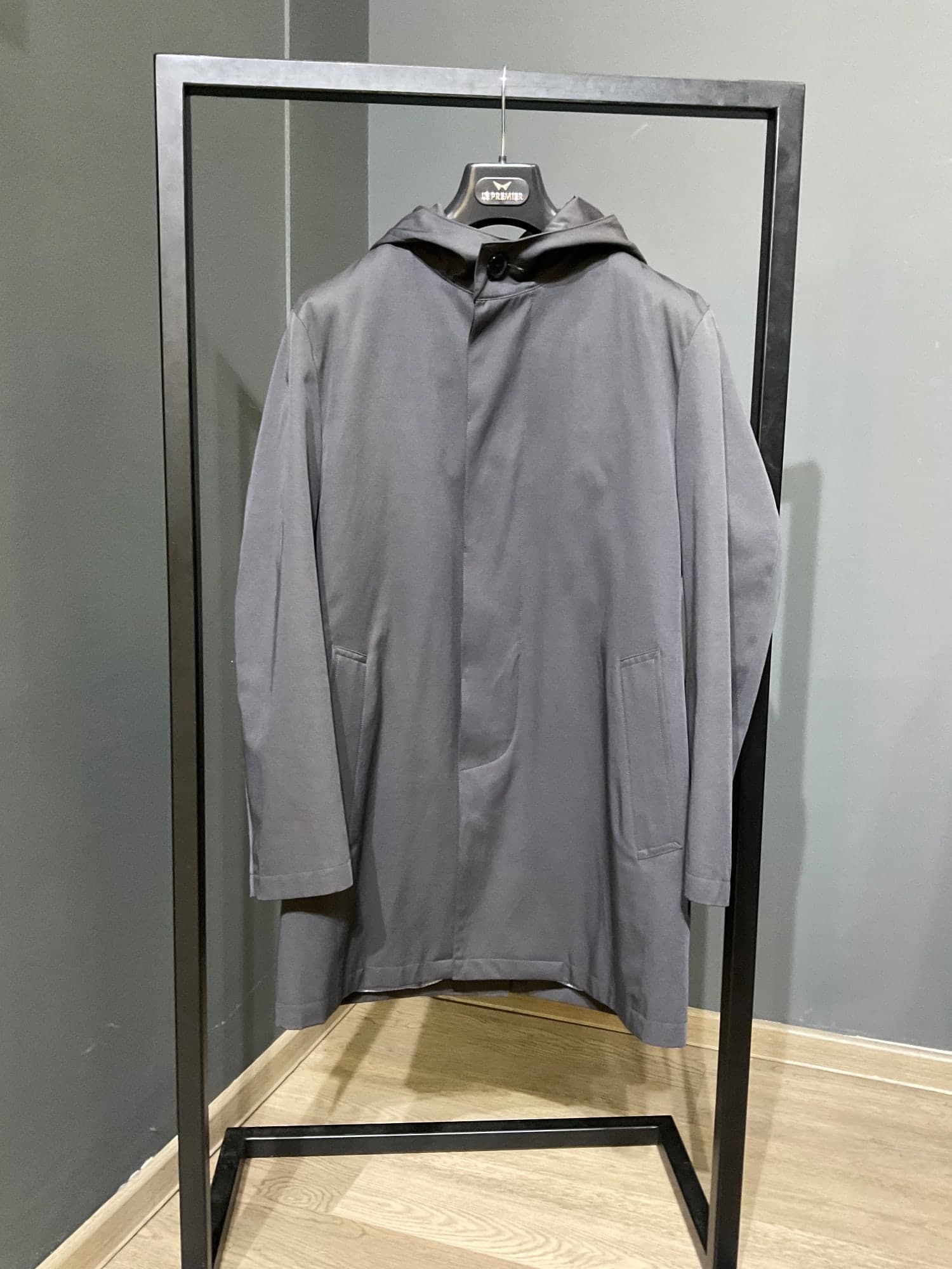 Šedý Trenchcoat s kapucí a zateplenou vložkou